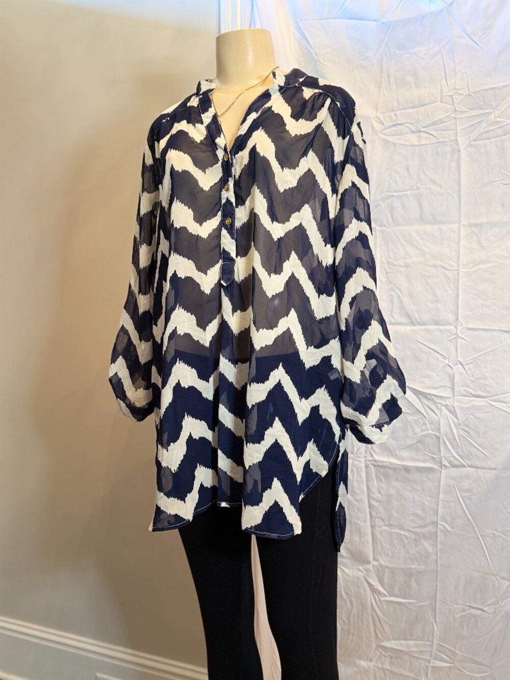 Cato Sheer Navy Stripe HiLo Blouse Women's 18/20. Use Excellent Condition!